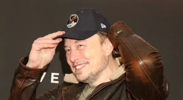 Photo-Elon-Musk-Casquette.png